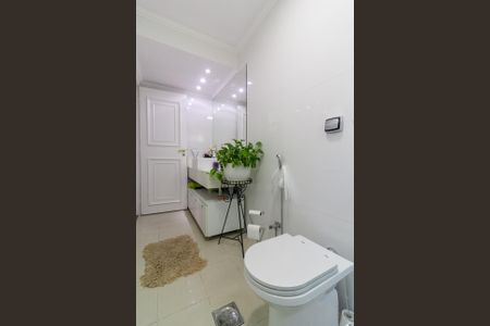 Apartamento à venda com 74m², 2 quartos e 1 vaga Apartamento à venda com 74m², 2 quartos e 1 vagaBanheiro Social
