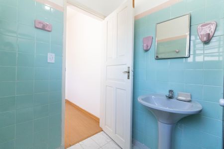 Casa à venda com 157m², 2 quartos e 2 vagasBanheiro 1