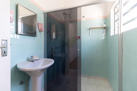 Casa à venda com 157m², 2 quartos e 2 vagasBanheiro 1