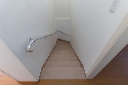 Casa à venda com 157m², 2 quartos e 2 vagasEscada