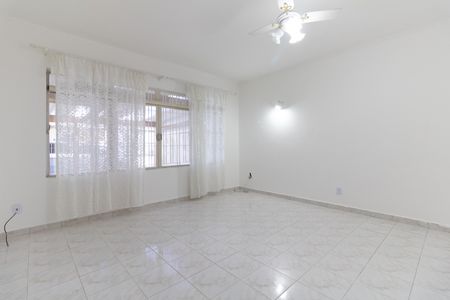 Casa à venda com 157m², 2 quartos e 2 vagasSala