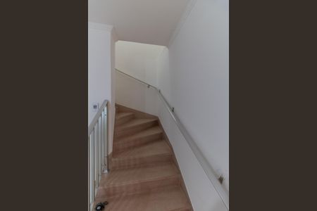 Casa à venda com 157m², 2 quartos e 2 vagasEscada