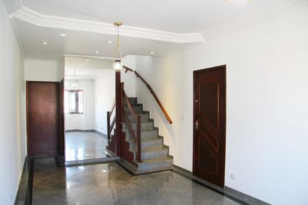 Sala de casa para alugar com 3 quartos, 138m² em Vila Rosalia, Guarulhos