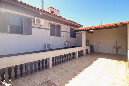 Casa para alugar com 250m², 5 quartos e 4 vagas Casa para alugar com 250m², 5 quartos e 4 vagasÁrea Externa