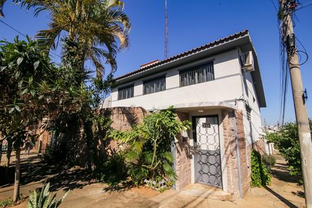 Casa para alugar com 250m², 5 quartos e 4 vagas Casa para alugar com 250m², 5 quartos e 4 vagasFachada