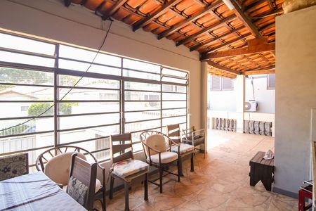 Casa para alugar com 250m², 5 quartos e 4 vagas Casa para alugar com 250m², 5 quartos e 4 vagasÁrea Externa