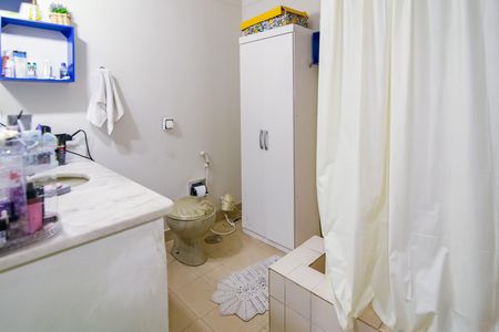 Casa para alugar com 250m², 5 quartos e 4 vagas Casa para alugar com 250m², 5 quartos e 4 vagasBanheiro 1