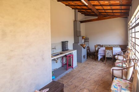 Casa para alugar com 250m², 5 quartos e 4 vagas Casa para alugar com 250m², 5 quartos e 4 vagasÁrea Externa