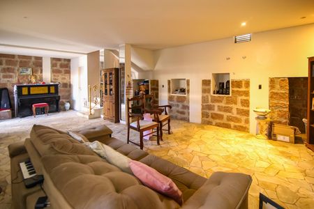 Casa para alugar com 250m², 5 quartos e 4 vagas Casa para alugar com 250m², 5 quartos e 4 vagasPorão