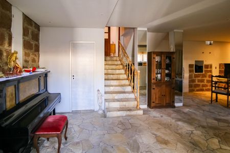 Casa para alugar com 250m², 5 quartos e 4 vagas Casa para alugar com 250m², 5 quartos e 4 vagasPorão