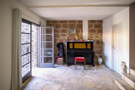 Casa para alugar com 250m², 5 quartos e 4 vagas Casa para alugar com 250m², 5 quartos e 4 vagasPorão