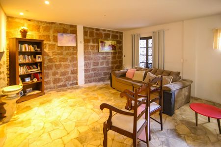 Casa para alugar com 250m², 5 quartos e 4 vagas Casa para alugar com 250m², 5 quartos e 4 vagasPorão