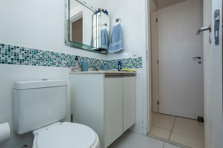 Apartamento à venda com 74m², 3 quartos e 2 vagas Apartamento à venda com 74m², 3 quartos e 2 vagasBanheiro da Suite