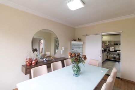 Casa à venda com 310m², 4 quartos e 3 vagasSalas