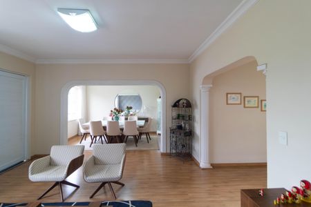 Casa à venda com 310m², 4 quartos e 3 vagasSalas