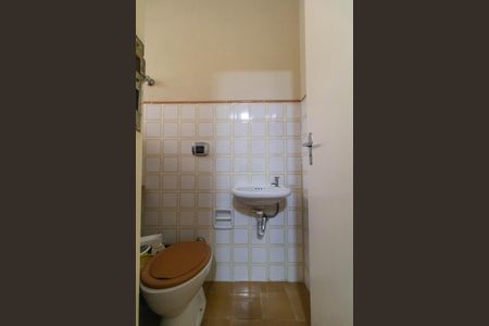 Casa à venda com 310m², 4 quartos e 3 vagasBanheiro da Suíte 02