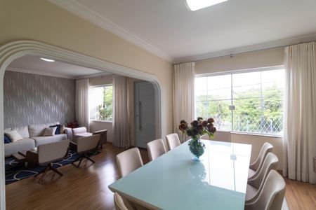 Casa à venda com 310m², 4 quartos e 3 vagasSalas