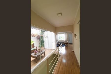 Casa à venda com 310m², 4 quartos e 3 vagasCorredor