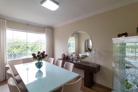 Casa à venda com 310m², 4 quartos e 3 vagasSalas