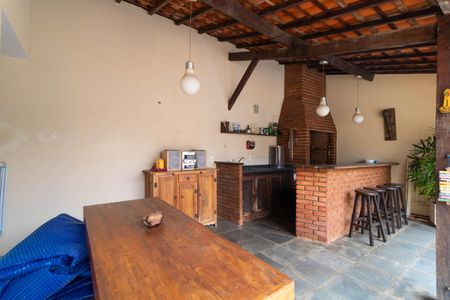 Casa à venda com 310m², 4 quartos e 3 vagasChurrasqueira