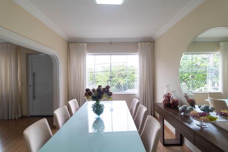 Casa à venda com 310m², 4 quartos e 3 vagasSalas