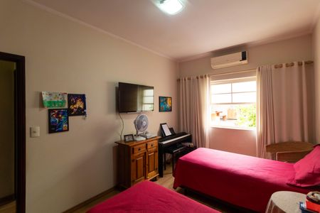 Casa à venda com 310m², 4 quartos e 3 vagasQuarto 02