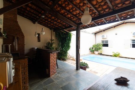 Casa à venda com 310m², 4 quartos e 3 vagasChurrasqueira