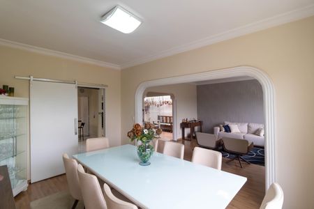 Casa à venda com 310m², 4 quartos e 3 vagasSalas