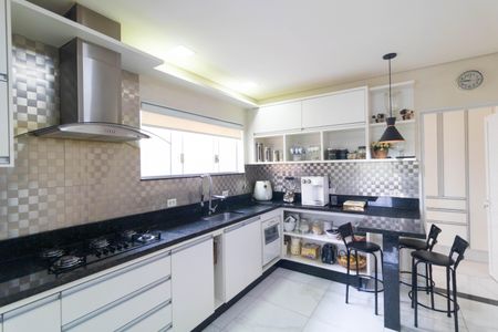 Casa à venda com 310m², 4 quartos e 3 vagasCozinha