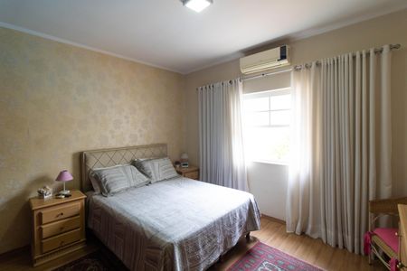 Casa à venda com 310m², 4 quartos e 3 vagasSuíte 01