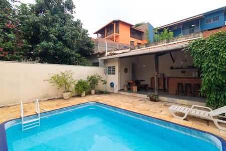 Casa à venda com 310m², 4 quartos e 3 vagasPiscina