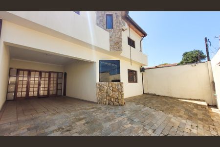 Casa à venda com 136m², 4 quartos e 3 vagasGaragem