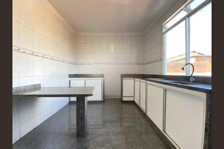 Casa para alugar com 360m², 5 quartos e 10 vagas Casa para alugar com 360m², 5 quartos e 10 vagasCozinha