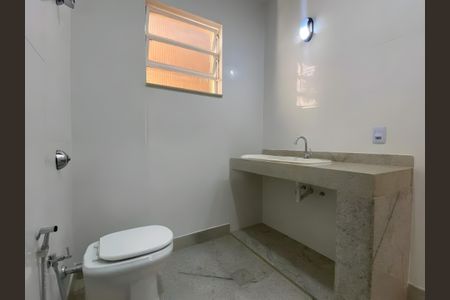 Casa para alugar com 360m², 5 quartos e 10 vagas Casa para alugar com 360m², 5 quartos e 10 vagasBanheiro Social