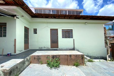 Casa à venda com 129m², 2 quartos e 4 vagasEdícula