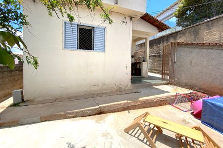 Casa à venda com 129m², 2 quartos e 4 vagasQuintal