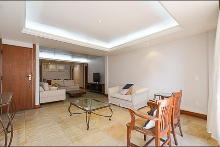 Apartamento para alugar com 190m², 3 quartos e 2 vagas Apartamento para alugar com 190m², 3 quartos e 2 vagasSala de Estar