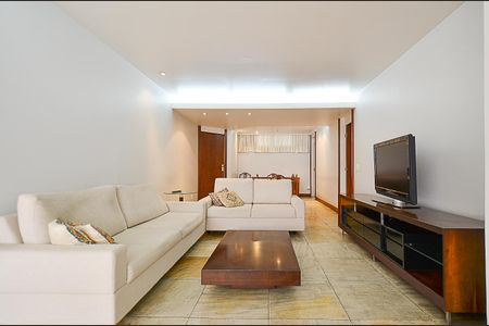 Apartamento para alugar com 190m², 3 quartos e 2 vagas Apartamento para alugar com 190m², 3 quartos e 2 vagasSala de TV