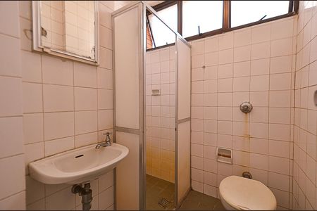 Apartamento para alugar com 190m², 3 quartos e 2 vagas Apartamento para alugar com 190m², 3 quartos e 2 vagasBanheiro de Serviço