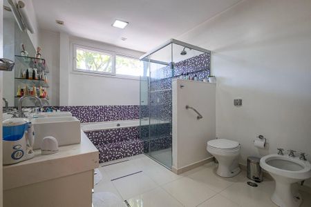 Casa à venda com 420m², 4 quartos e 5 vagasSuíte 1