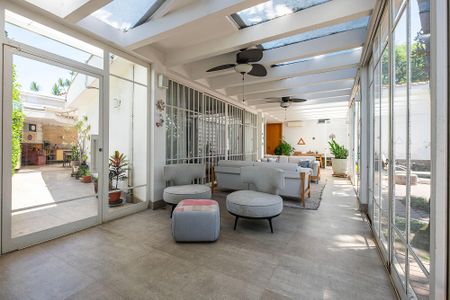 Casa à venda com 420m², 4 quartos e 5 vagasSala 2