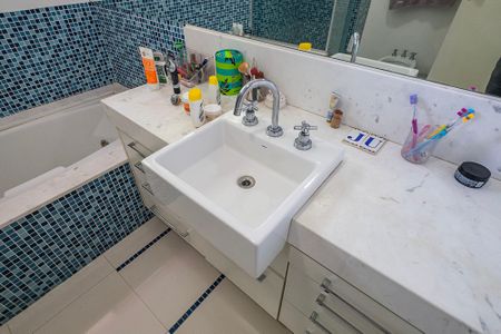 Casa à venda com 420m², 4 quartos e 5 vagasSuíte 2