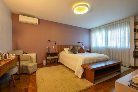 Casa à venda com 420m², 4 quartos e 5 vagasSuíte 1