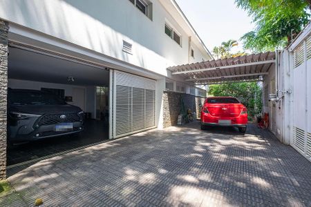 Casa à venda com 420m², 4 quartos e 5 vagasQuintal