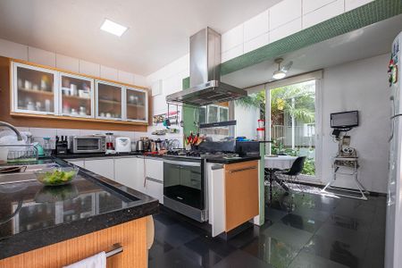 Casa à venda com 420m², 4 quartos e 5 vagasCozinha