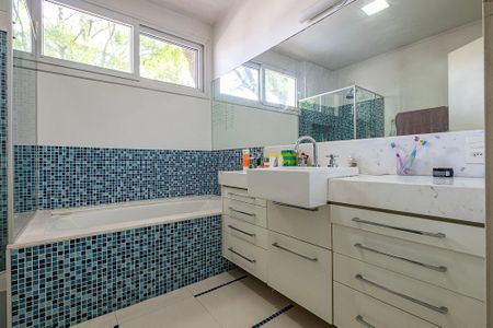 Casa à venda com 420m², 4 quartos e 5 vagasSuíte 2