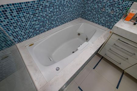 Casa à venda com 420m², 4 quartos e 5 vagasSuíte 2