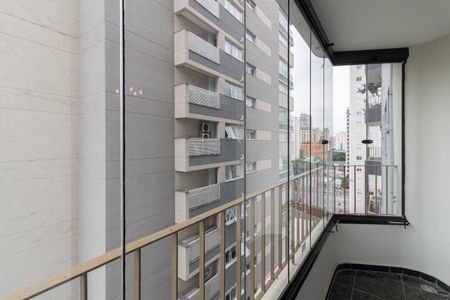 Apartamento à venda com 70m², 2 quartos e 1 vaga Apartamento à venda com 70m², 2 quartos e 1 vagaVaranda