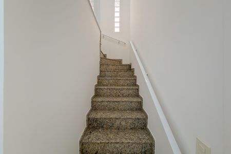 Escada de casa para alugar com 3 quartos, 150m² em Ipiranga, São Paulo