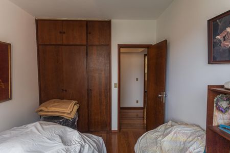 Apartamento à venda com 140m², 4 quartos e 2 vagasQuarto 2